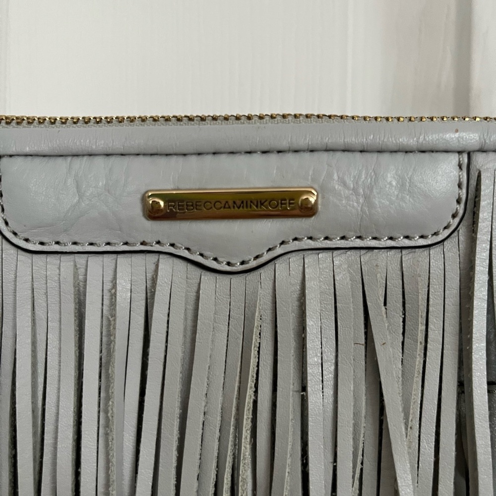 Rebecca Minkoff Finn cross body bag in light gray. - Picture 4 of 6